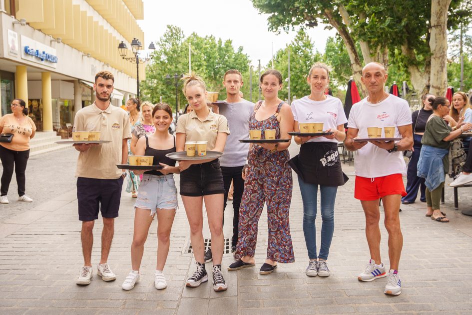 Course garçons de café pour la fête du Dragon de Draguignan